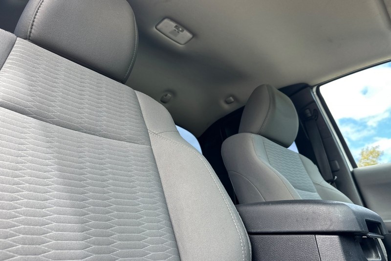 Toyota Tacoma Vehicle Full-screen Gallery Image 19
