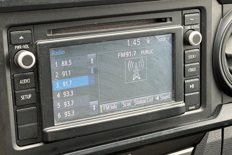 Toyota Tacoma Vehicle Full-screen Gallery Image 25