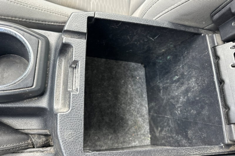 Toyota Tacoma Vehicle Full-screen Gallery Image 31