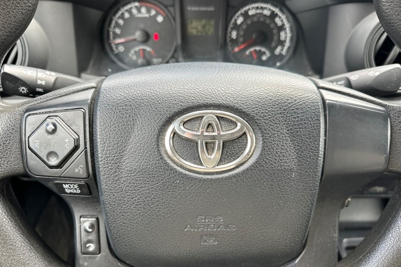 Toyota Tacoma Vehicle Full-screen Gallery Image 33