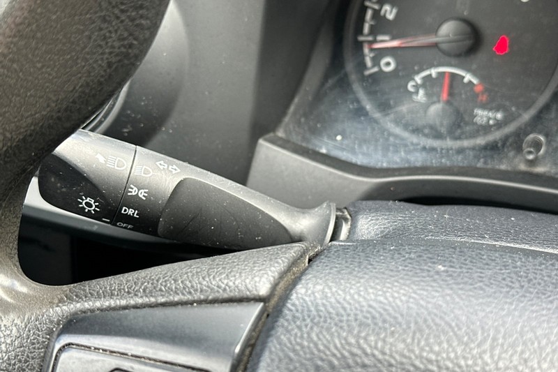 Toyota Tacoma Vehicle Full-screen Gallery Image 35