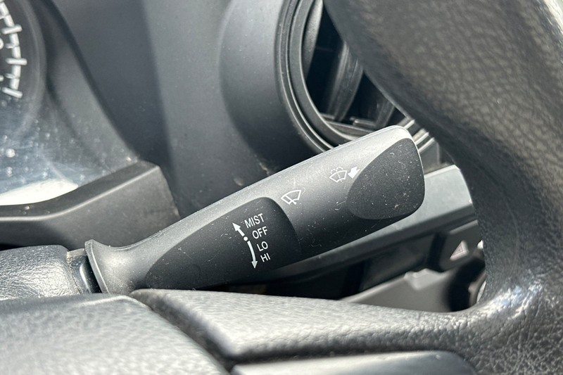 Toyota Tacoma Vehicle Full-screen Gallery Image 36