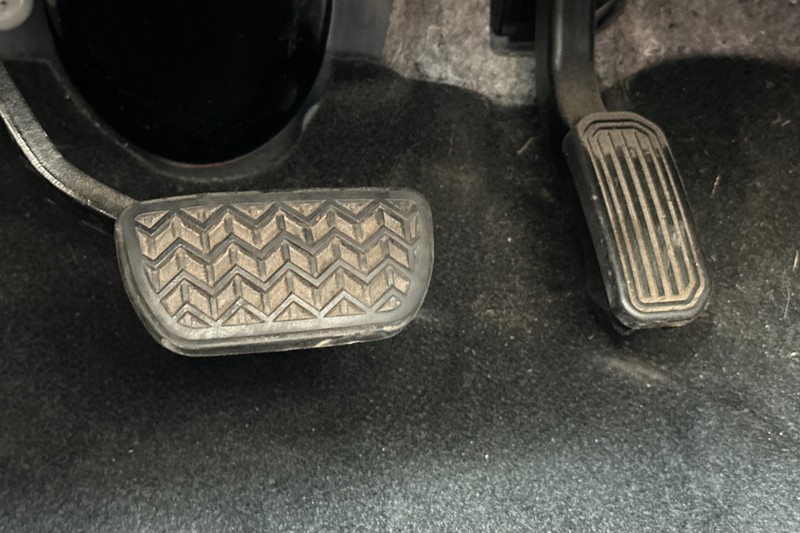 Toyota Tacoma Vehicle Full-screen Gallery Image 39