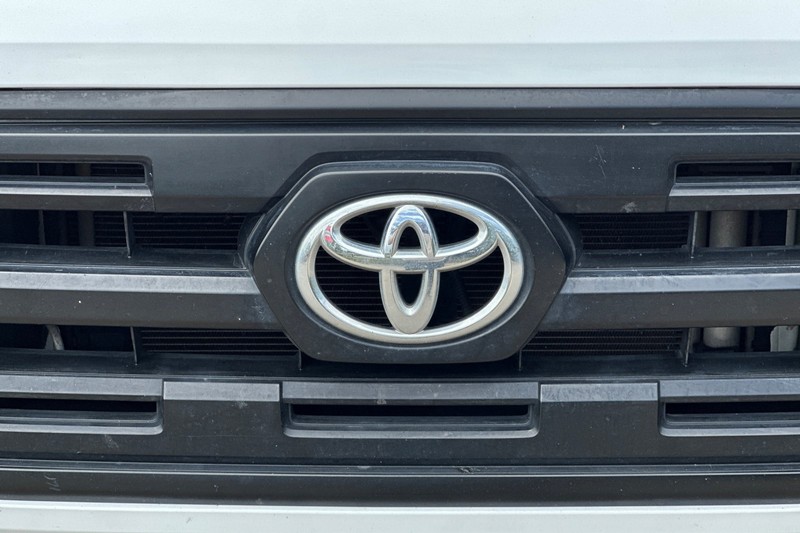 Toyota Tacoma Vehicle Full-screen Gallery Image 42