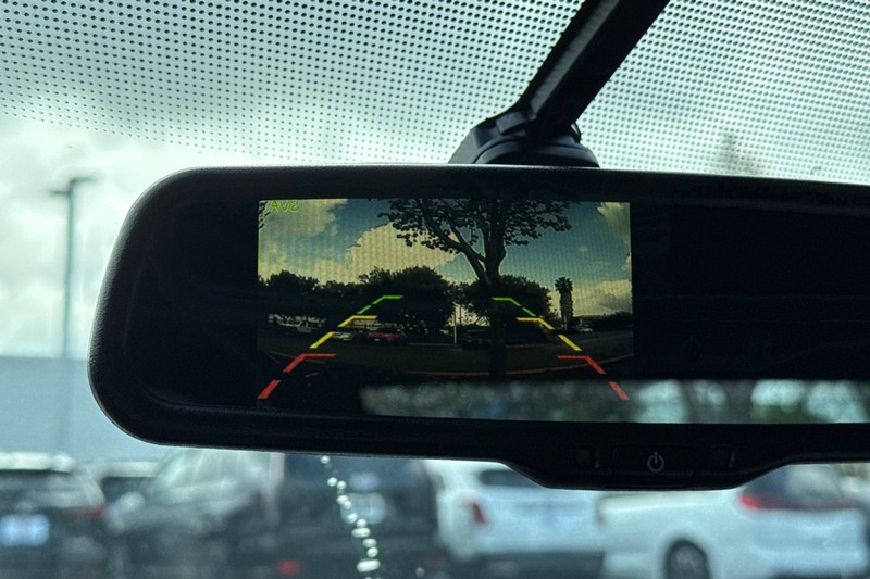 Nissan 370Z Vehicle Full-screen Gallery Image 23