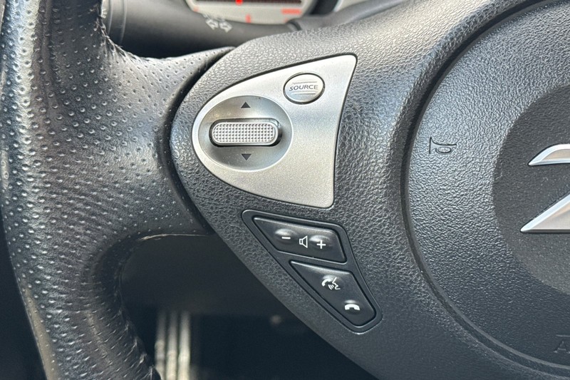 Nissan 370Z Vehicle Full-screen Gallery Image 33
