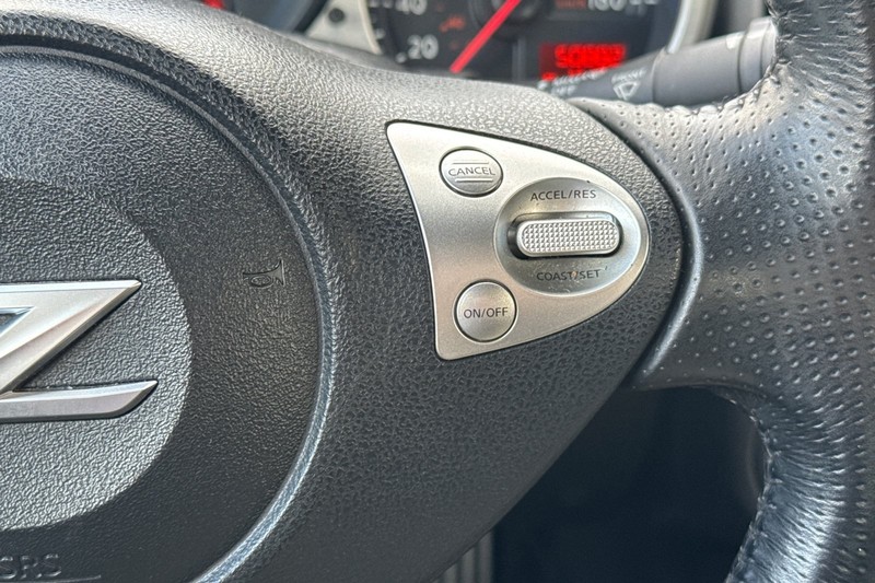 Nissan 370Z Vehicle Full-screen Gallery Image 35