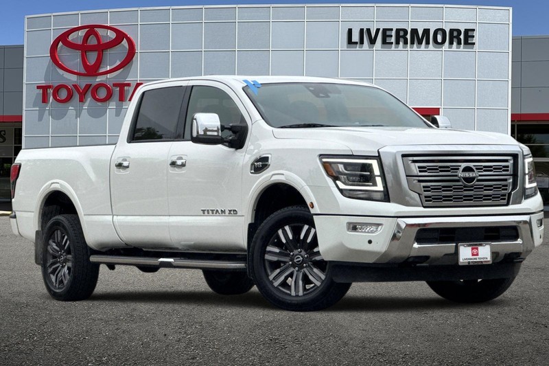 Nissan Titan XD Vehicle Full-screen Gallery Image 02