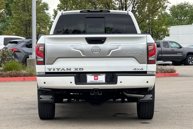 Nissan Titan XD Vehicle Full-screen Gallery Image 05