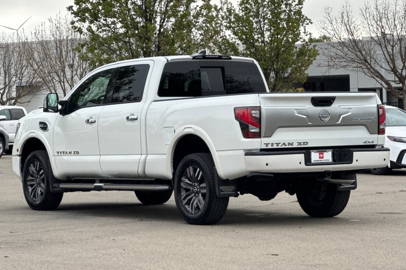Nissan Titan XD Vehicle Full-screen Gallery Image 06