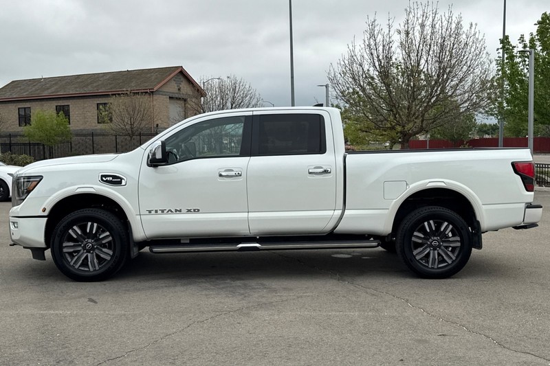 Nissan Titan XD Vehicle Full-screen Gallery Image 07