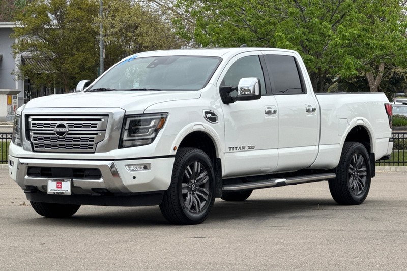 Nissan Titan XD Vehicle Full-screen Gallery Image 08