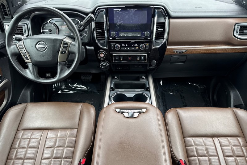 Nissan Titan XD Vehicle Full-screen Gallery Image 15