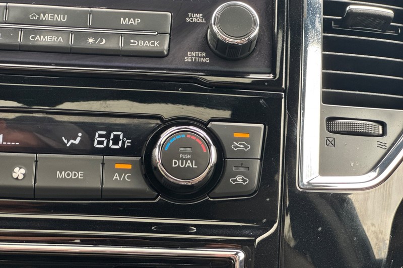 Nissan Titan XD Vehicle Full-screen Gallery Image 27