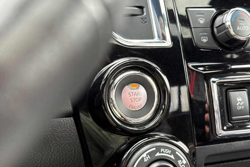Nissan Titan XD Vehicle Full-screen Gallery Image 31