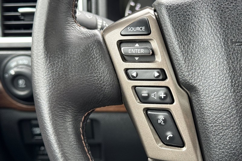 Nissan Titan XD Vehicle Full-screen Gallery Image 33