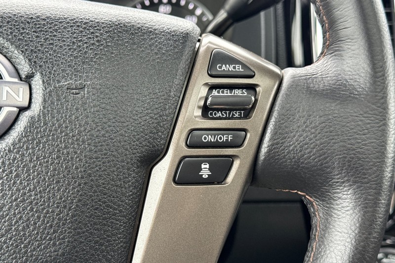 Nissan Titan XD Vehicle Full-screen Gallery Image 35