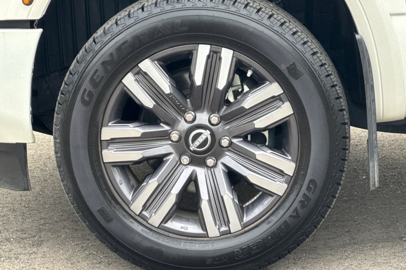 Nissan Titan XD Vehicle Full-screen Gallery Image 42