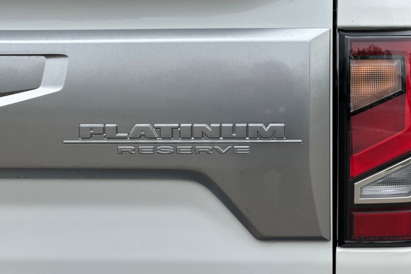 Nissan Titan XD Vehicle Full-screen Gallery Image 48