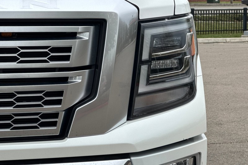 Nissan Titan XD Vehicle Full-screen Gallery Image 49
