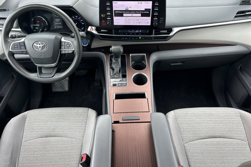 Toyota Sienna Vehicle Full-screen Gallery Image 16