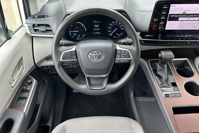 Toyota Sienna Vehicle Full-screen Gallery Image 17