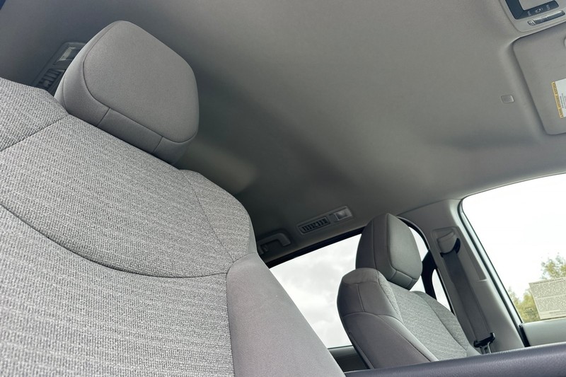 Toyota Sienna Vehicle Full-screen Gallery Image 21