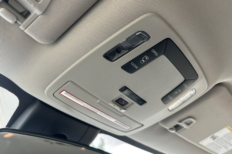 Toyota Sienna Vehicle Full-screen Gallery Image 25