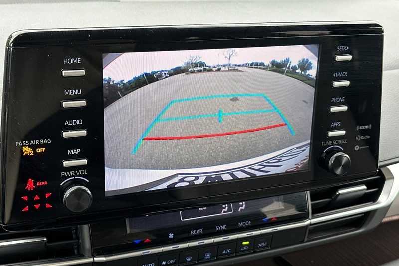 Toyota Sienna Vehicle Full-screen Gallery Image 28