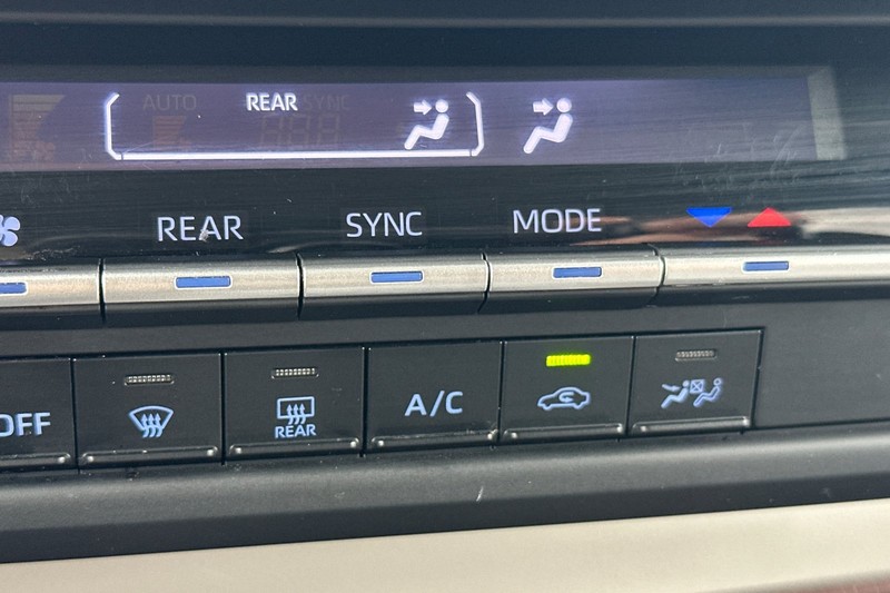 Toyota Sienna Vehicle Full-screen Gallery Image 31