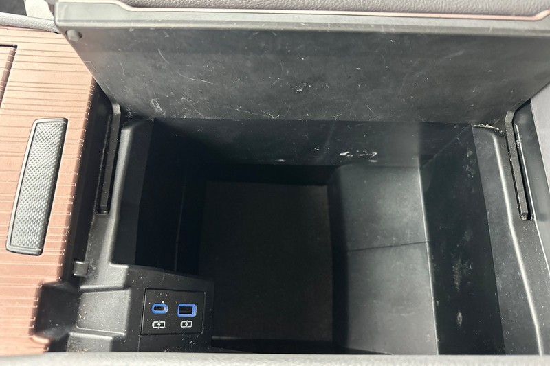 Toyota Sienna Vehicle Full-screen Gallery Image 33