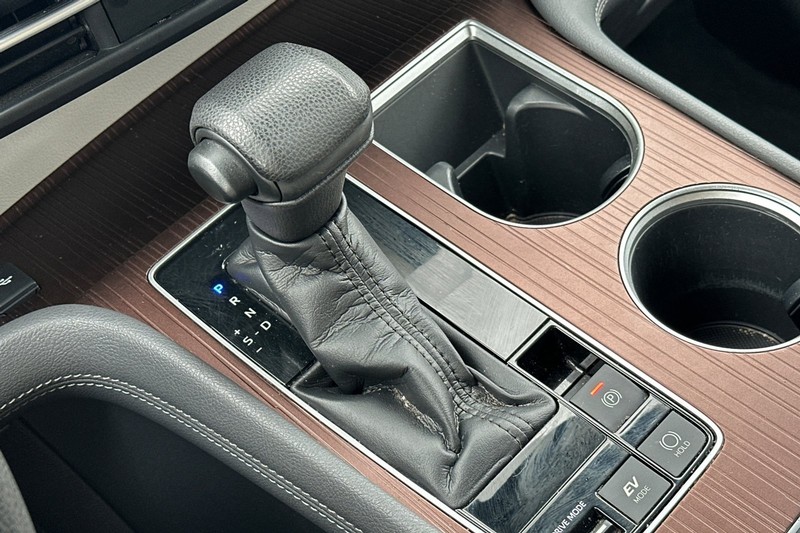 Toyota Sienna Vehicle Full-screen Gallery Image 34