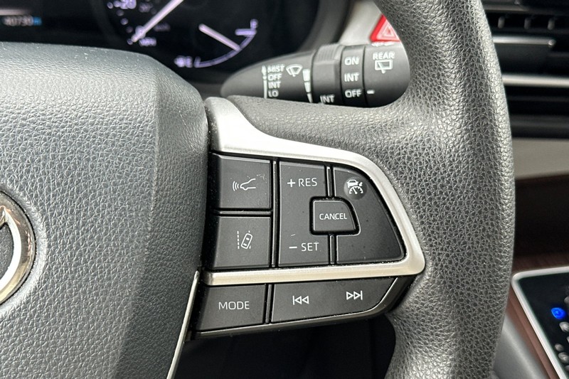 Toyota Sienna Vehicle Full-screen Gallery Image 39