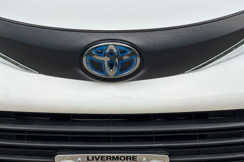 Toyota Sienna Vehicle Full-screen Gallery Image 45
