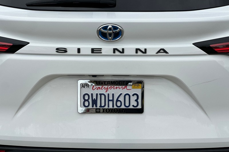 Toyota Sienna Vehicle Full-screen Gallery Image 47
