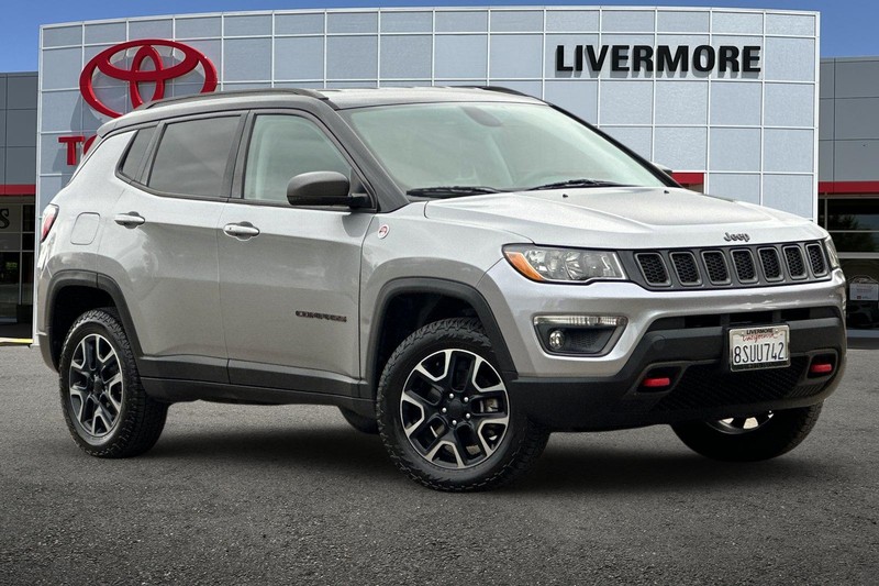 Jeep Compass Vehicle Full-screen Gallery Image 02