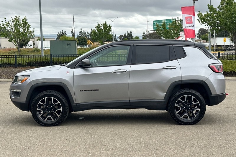 Jeep Compass Vehicle Full-screen Gallery Image 07