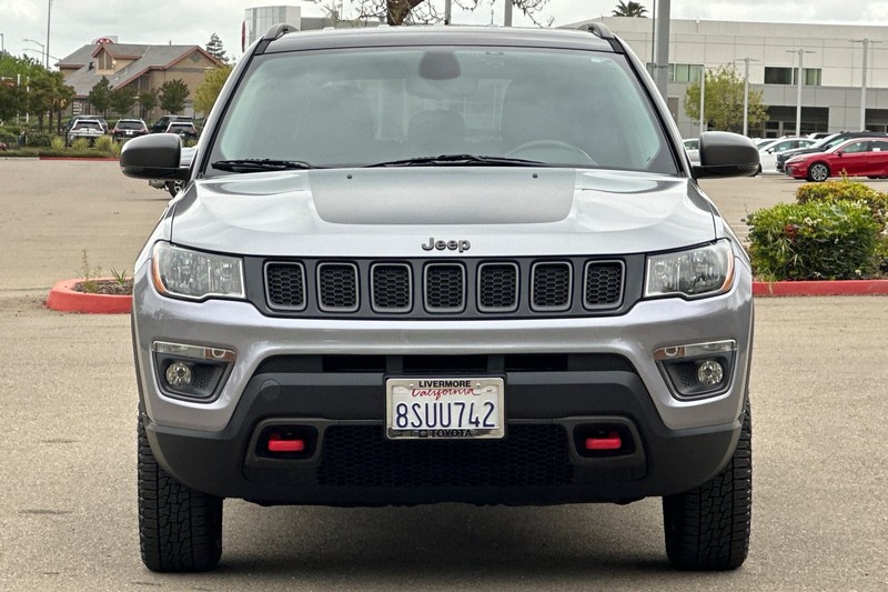 Jeep Compass Vehicle Full-screen Gallery Image 09