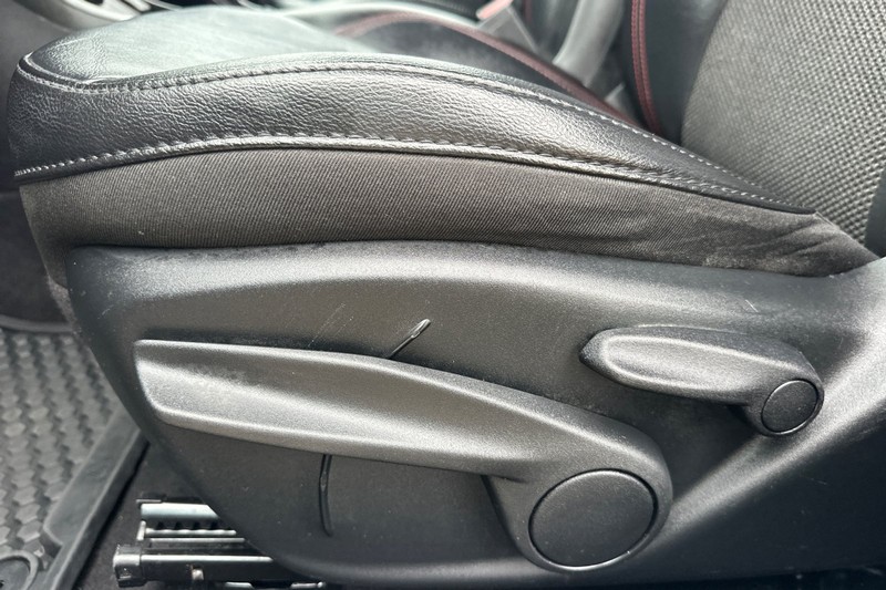 Jeep Compass Vehicle Full-screen Gallery Image 13