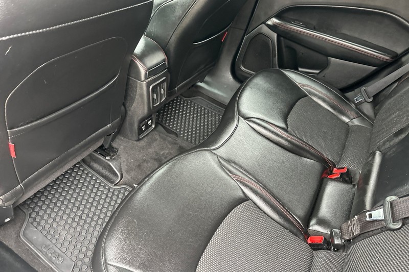 Jeep Compass Vehicle Full-screen Gallery Image 14