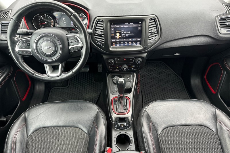 Jeep Compass Vehicle Full-screen Gallery Image 15