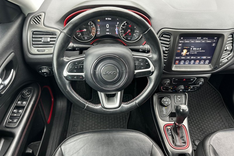 Jeep Compass Vehicle Full-screen Gallery Image 16
