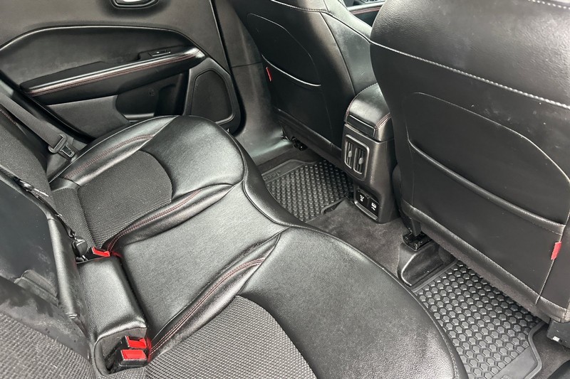 Jeep Compass Vehicle Full-screen Gallery Image 18