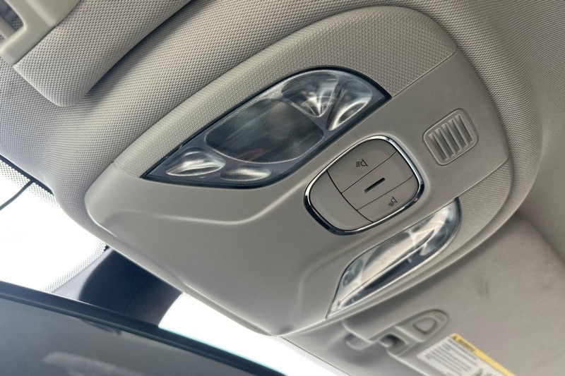 Jeep Compass Vehicle Full-screen Gallery Image 24