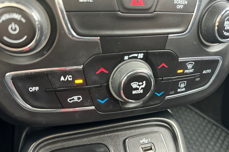 Jeep Compass Vehicle Full-screen Gallery Image 28