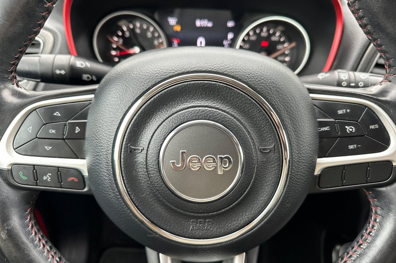 Jeep Compass Vehicle Full-screen Gallery Image 35