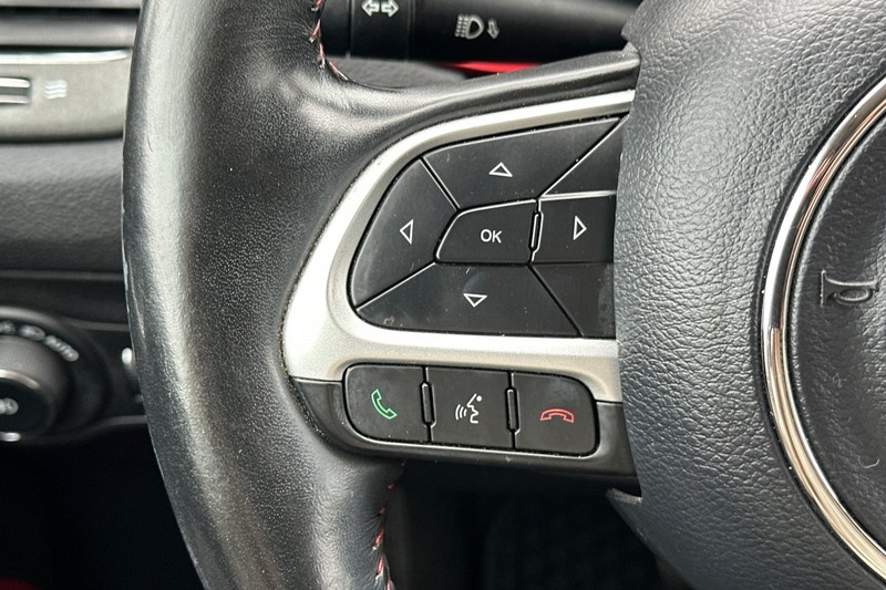 Jeep Compass Vehicle Full-screen Gallery Image 36