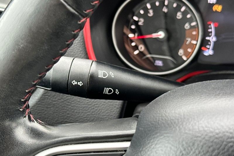 Jeep Compass Vehicle Full-screen Gallery Image 37