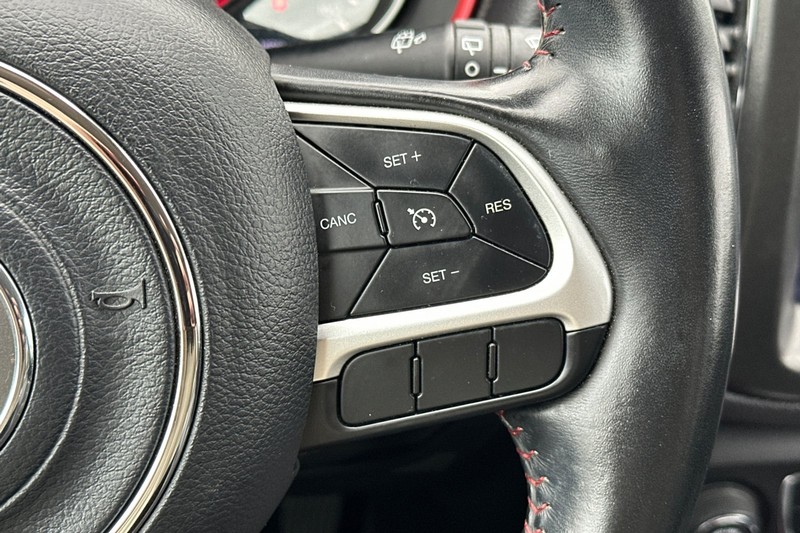 Jeep Compass Vehicle Full-screen Gallery Image 38