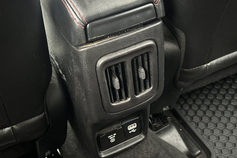 Jeep Compass Vehicle Full-screen Gallery Image 39